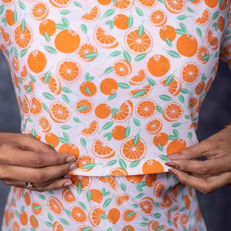 Zipless Feeding T-Shirt Orange Logo Pattern