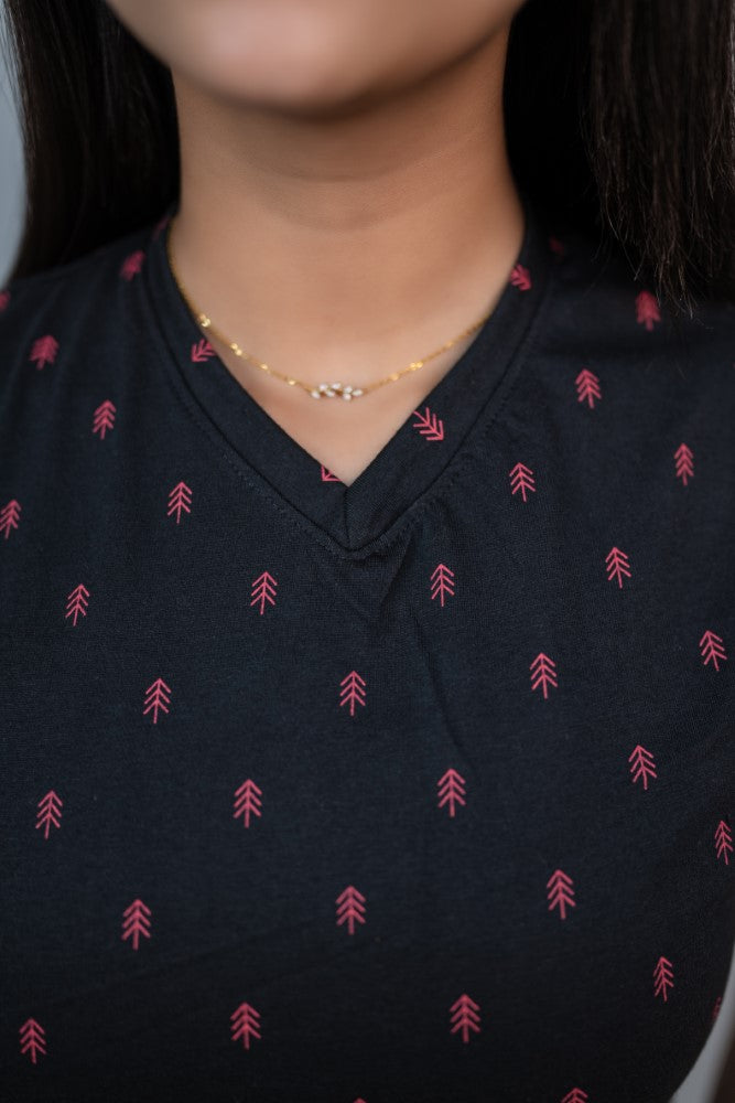 Zipless Feeding T-Shirt-Black Leaf