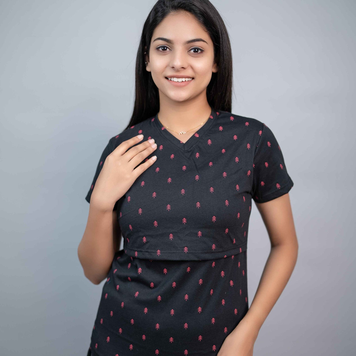 Zipless Feeding T-Shirt-Black Leaf