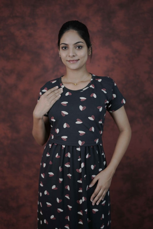 Zipless Feeding Gown-Black White Maroon Mingle Heart