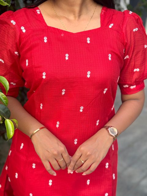 Red kurti