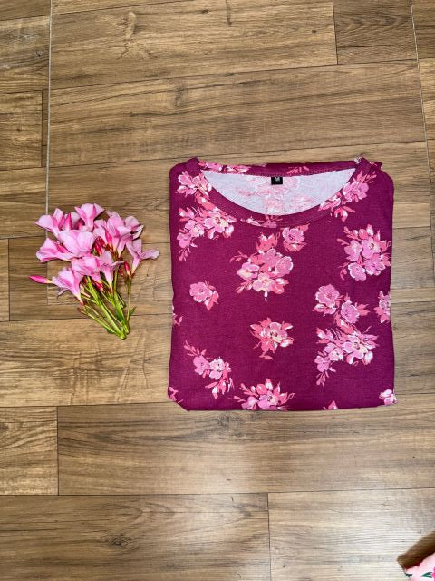 Maroon with peach flower