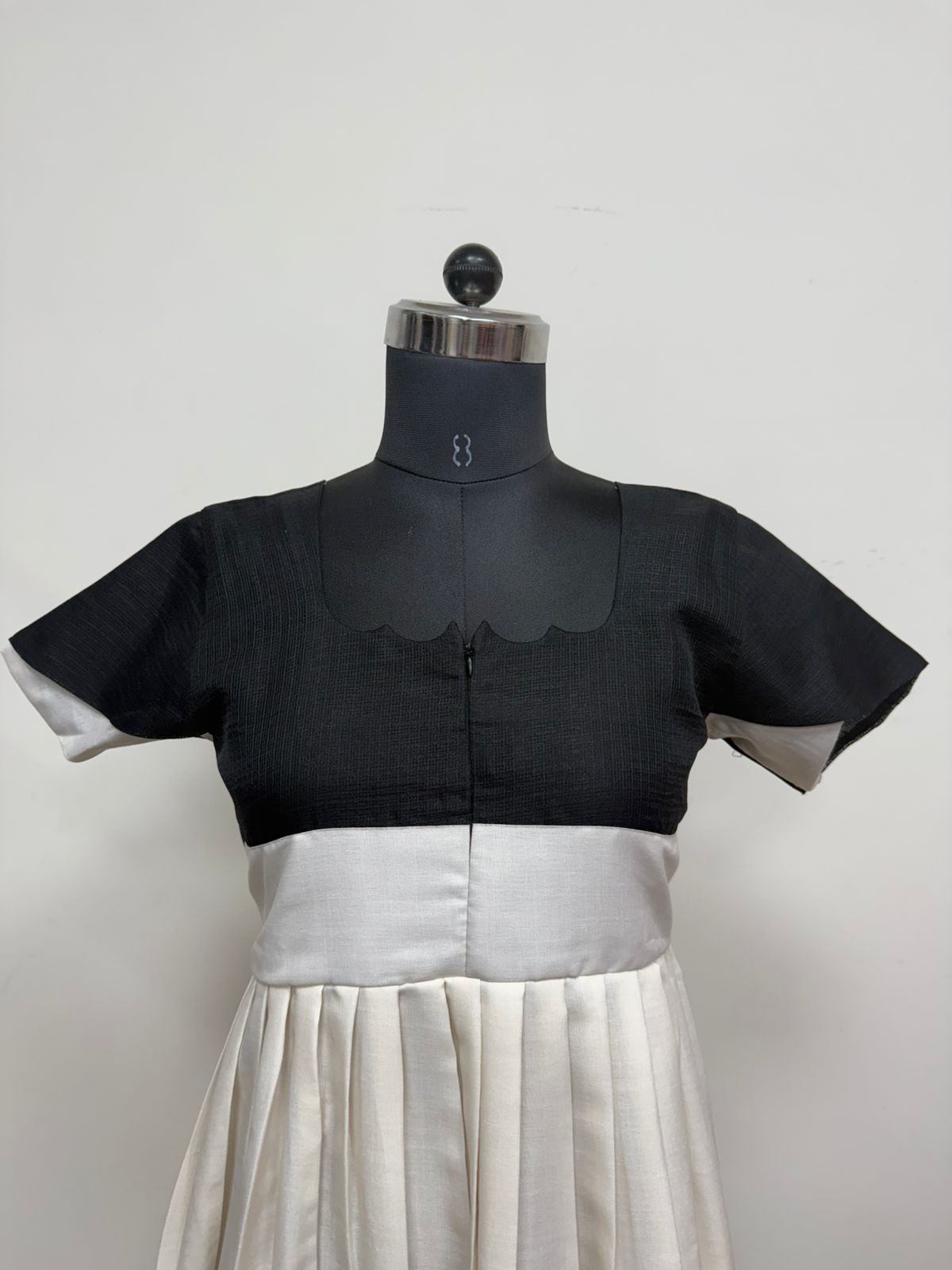 BLACK AND WHITE-FM-350